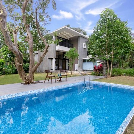 Villa Foresta By Stayvista With Modern Decor, Swimming Pool & Expansive Lawn For A Perfect Escape Lonavala Kültér fotó