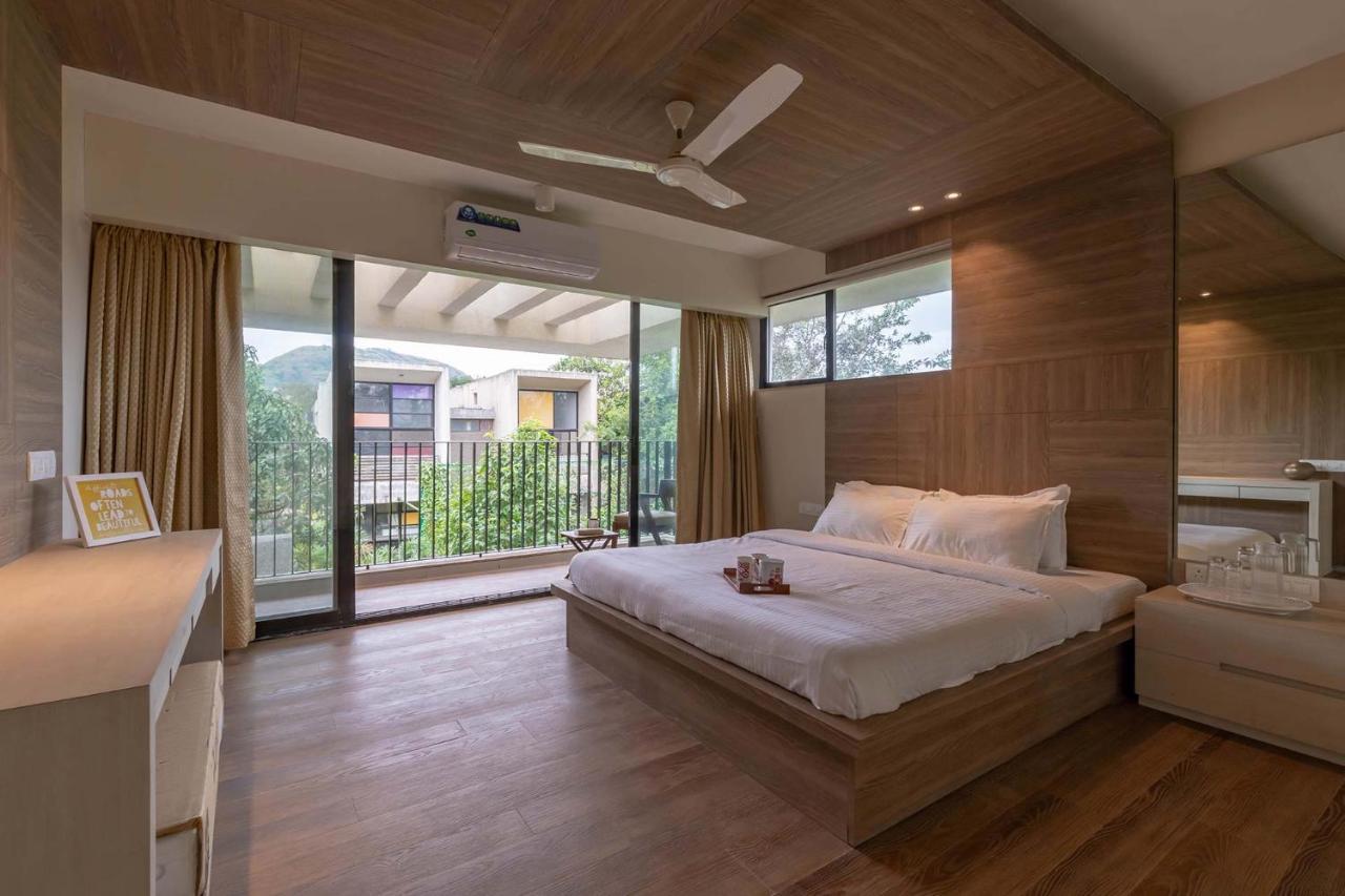 Villa Foresta By Stayvista With Modern Decor, Swimming Pool & Expansive Lawn For A Perfect Escape Lonavala Kültér fotó